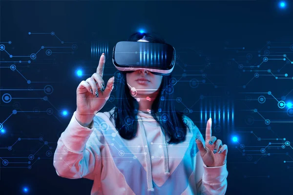 Young Woman Virtual Reality Headset Pointing Fingers Glowing Cyber Illustration — Stock Photo, Image