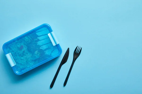 Felül Ebéd Doboz Egészséges Élelmiszer Eldobható Villa Kés Kék Háttér — Stock Fotó