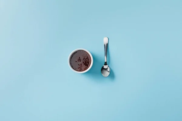 Top View Teaspoon Jam Bowl Blue Background — Stock Photo, Image