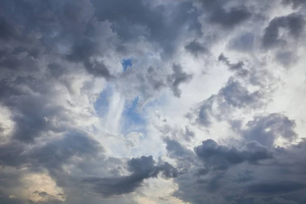 Nuvens Escuras Fundo Azul Céu Com Espaço Cópia — Fotografia de Stock