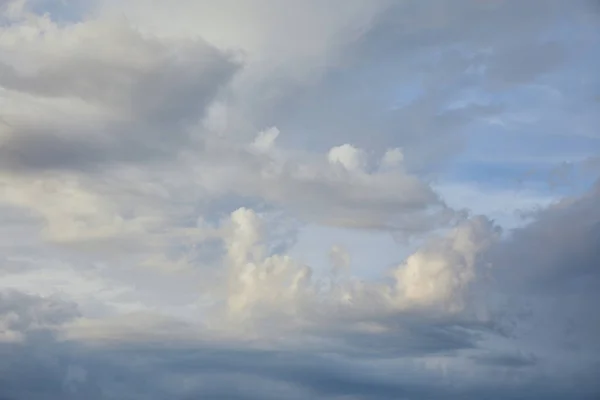 Nubes Blancas Sobre Fondo Azul Del Cielo Luz Del Sol — Foto de Stock