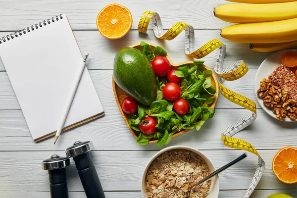 Ansicht Von Maßband Müsli Obst Und Gemüse Herzförmiger Schüssel Und — Stockfoto