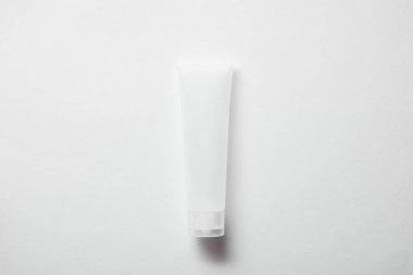 beyaz boş plastik krem tüp üst görünümü 