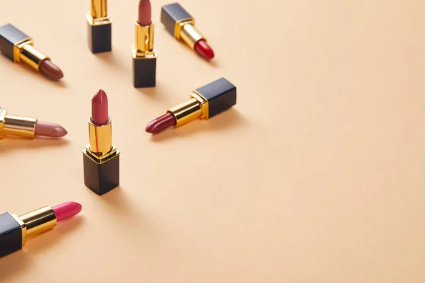 Various Red Shades Lipsticks Beige — Stock Photo, Image