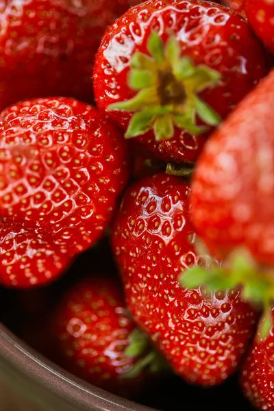 Close Red Organic Strawberries Bowl — Stock Photo, Image
