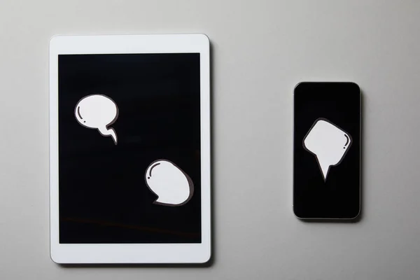 Smartphone Digital Tablet Thought Speech Bubbles White Surface — Stock Photo, Image