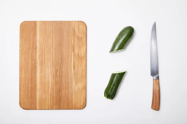 Top View Green Cut Zucchini Wooden Chopping Board Knife White — Stock Photo, Image
