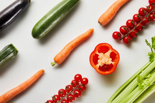 Flat Lay Com Legumes Frescos Fundo Verde Padrão Sem Costura — Fotografia de Stock