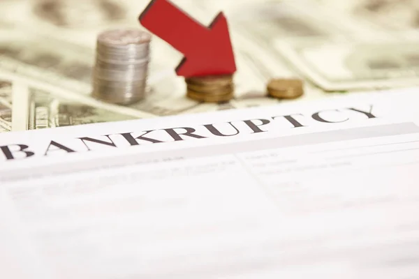 Selective Focus Decreasing Chart Made Coins Red Arrow Bankruptcy Form — Stock Photo, Image