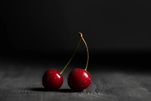 Red Delicious Cherries Water Drops Wooden Table Isolated Black — Stock Photo, Image