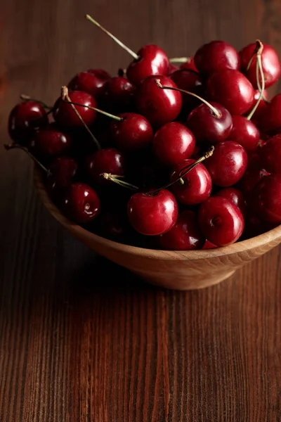 Wooden Bowl Red Ripe Cherries Wooden Brown Table — Stock Photo, Image