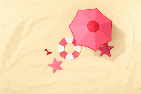 Top View Paper Beach Lifebuoy Pink Umbrella Starfishes Textured Sand — Stock Photo, Image