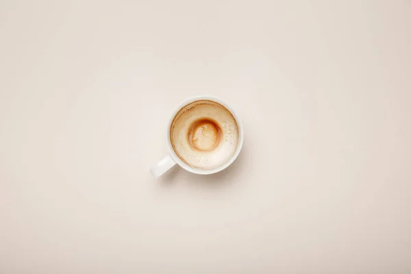 Top View Van Coffee Cup Met Schuim Beige Achtergrond — Stockfoto