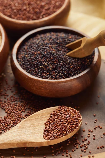 Close View Black Red Quinoa Wooden Bowl Spatula Spoon — Stock Photo, Image