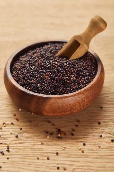 Schwarze Quinoa Samen Holzschale Mit Spatel — Stockfoto