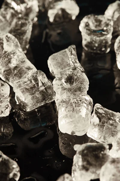 Прозорі Прохолодні Кубики Льоду Чорному Фоні — стокове фото