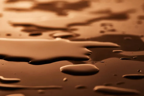 Poças Água Gotas Sobre Fundo Marrom — Fotografia de Stock