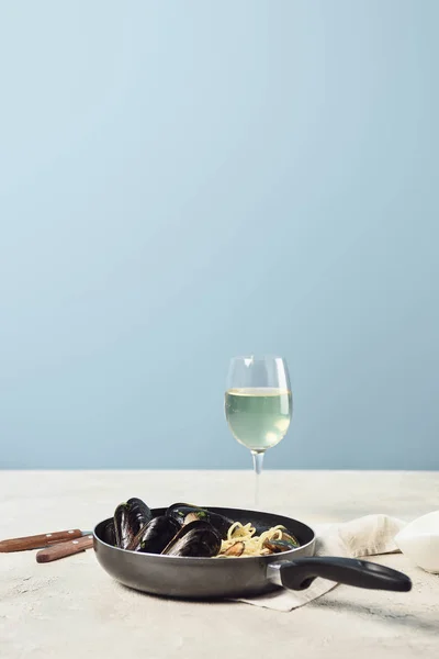 Delicious Italian Pasta Seafood Served Frying Pan White Wine Isolated — Stock Photo, Image