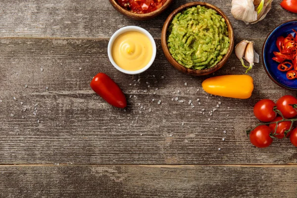 Top View Mexican Nachos Served Guacamole Cheese Sauce Salsa Wooden — Stock Photo, Image