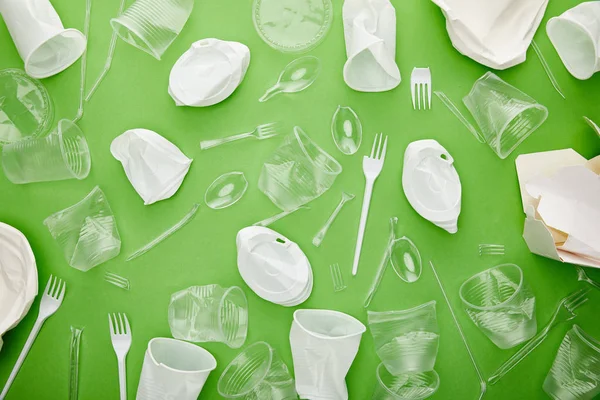 Top View Crumpled Plastic Cups Forks Plates Cardboard Container Green — Stock Photo, Image