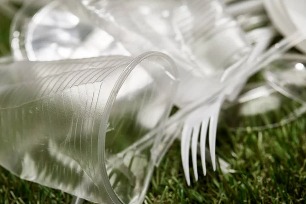 Close View Crumpled Plastic Cups Forks Grass — Stock Photo, Image