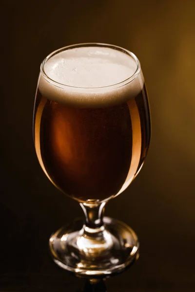 Close View Beer Foam Glass Dark Background Lighting — Stock Photo, Image