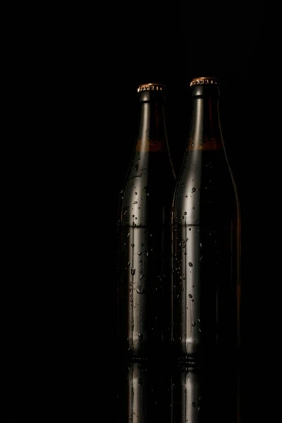 Botellas Vidrio Cerveza Con Gotas Aisladas Negro — Foto de Stock