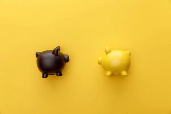 Top View Piggy Banks Yellow Background — Stock Photo, Image