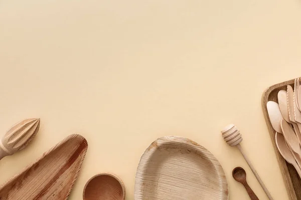 Top View Wooden Plates Spoons Hand Juicer Beige Background — Stock Photo, Image