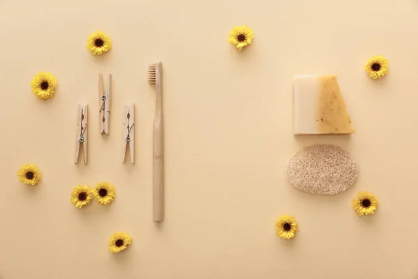 Top Uitzicht Van Houten Wasknijpers Tandenborstel Natuurlijke Zeep Loofah Beige — Stockfoto