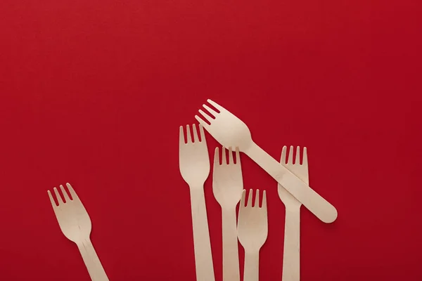 Top View Natural Wooden Forks Red Background Copy Space — Stock Photo, Image