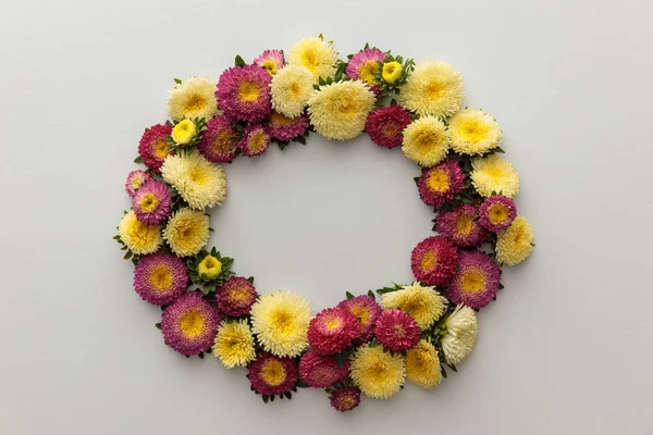 Wreath Yellow Purple Asters White Background Copy Space — Stock Photo, Image