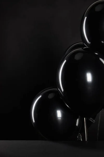 Bouquet Ballons Noirs Isolés Sur Noir Concept Black Friday — Photo