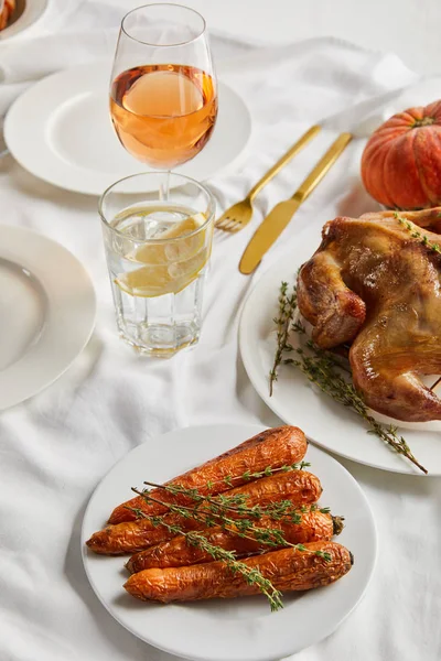 Grilled Turkey Carrot Glasses Rose Wine Lemon Water White Tablecloth — 스톡 사진