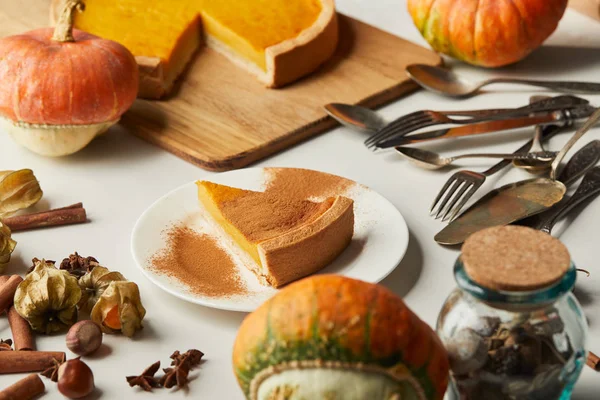 Tasty Pumpkin Pie Whole Pumpkins Cutlery Spices White Surface — Stock Photo, Image