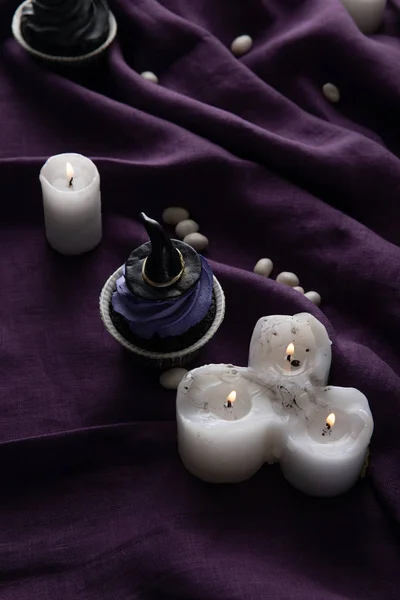 Delicious Halloween Cupcakes Burning Candles Purple Cloth — Stock Photo, Image