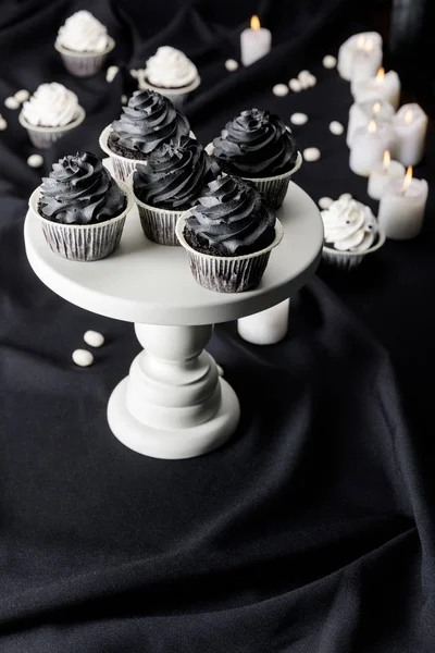 Selective Focus Tasty Halloween Cupcakes Black Cream Stand Burning Candles — Stock Photo, Image