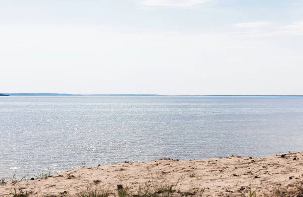 Sandstrand Nära Lugnt Hav Mot Himmel — Stockfoto