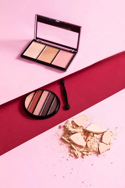 Pastel Eye Shadow Blush Palettes Cracked Face Powder Pink Crimson — Stock Photo, Image