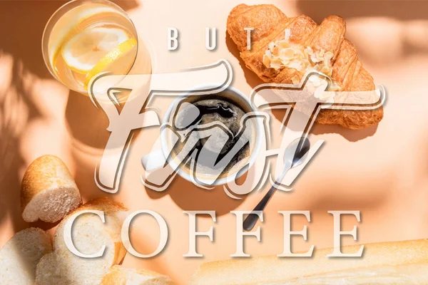Ovanifrån Kaffe Vatten Baguette Och Croissant Till Frukost Beige Bord — Stockfoto