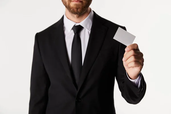 Image recadrée de carte de visite vide homme d'affaires isolé sur fond blanc — Photo de stock