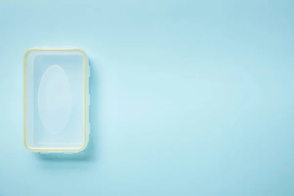 Vista dall'alto di scatola pranzo cibo vuoto isolato su blu — Foto stock