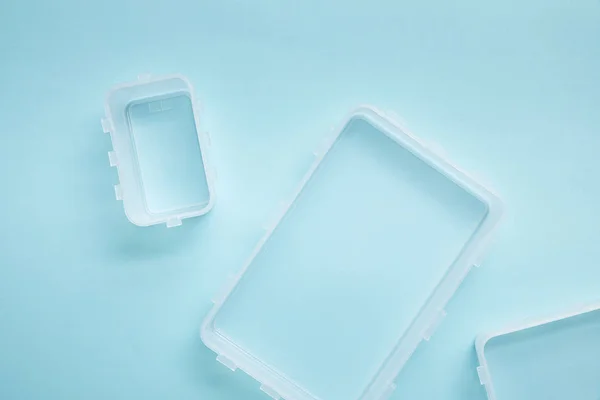 Vue du dessus des boîtes à lunch vides isolées sur bleu — Photo de stock