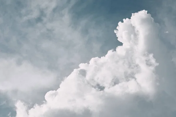 Imagen de marco completo de fondo cielo nublado - foto de stock