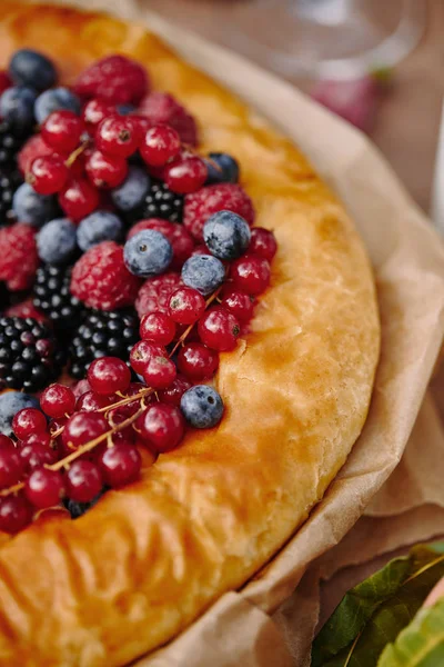 Cropped image of berries pie on table — Stock Photo