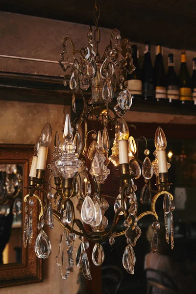 Close-up shot of luxury chandelier hanging from ceiling of restaurant — Stock Photo