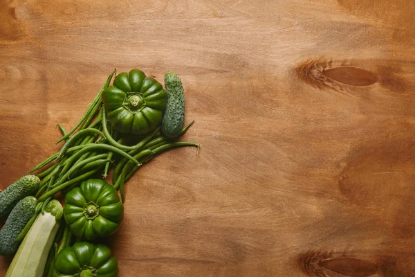Bell peppers and green beans on wooden table — Stock Photo