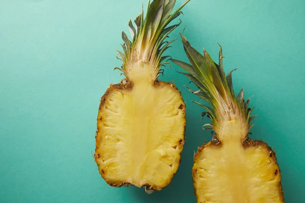 Top view of cut pineapple on turquoise surface — Stock Photo
