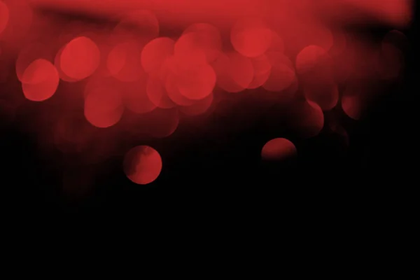 Bokeh rouge festive sur fond noir — Photo de stock