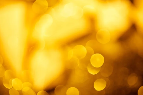 Bokeh festivo dorato su sfondo nero — Foto stock